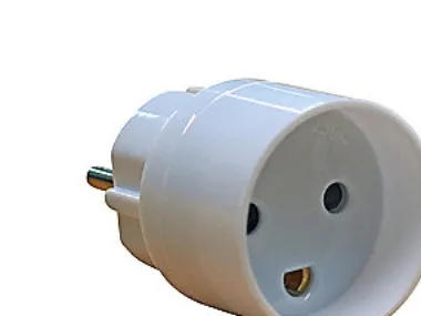 MicroConnect - Stikadapter - Type F (hun) til Type K (han) - AC 230 V - 16 A - hvid