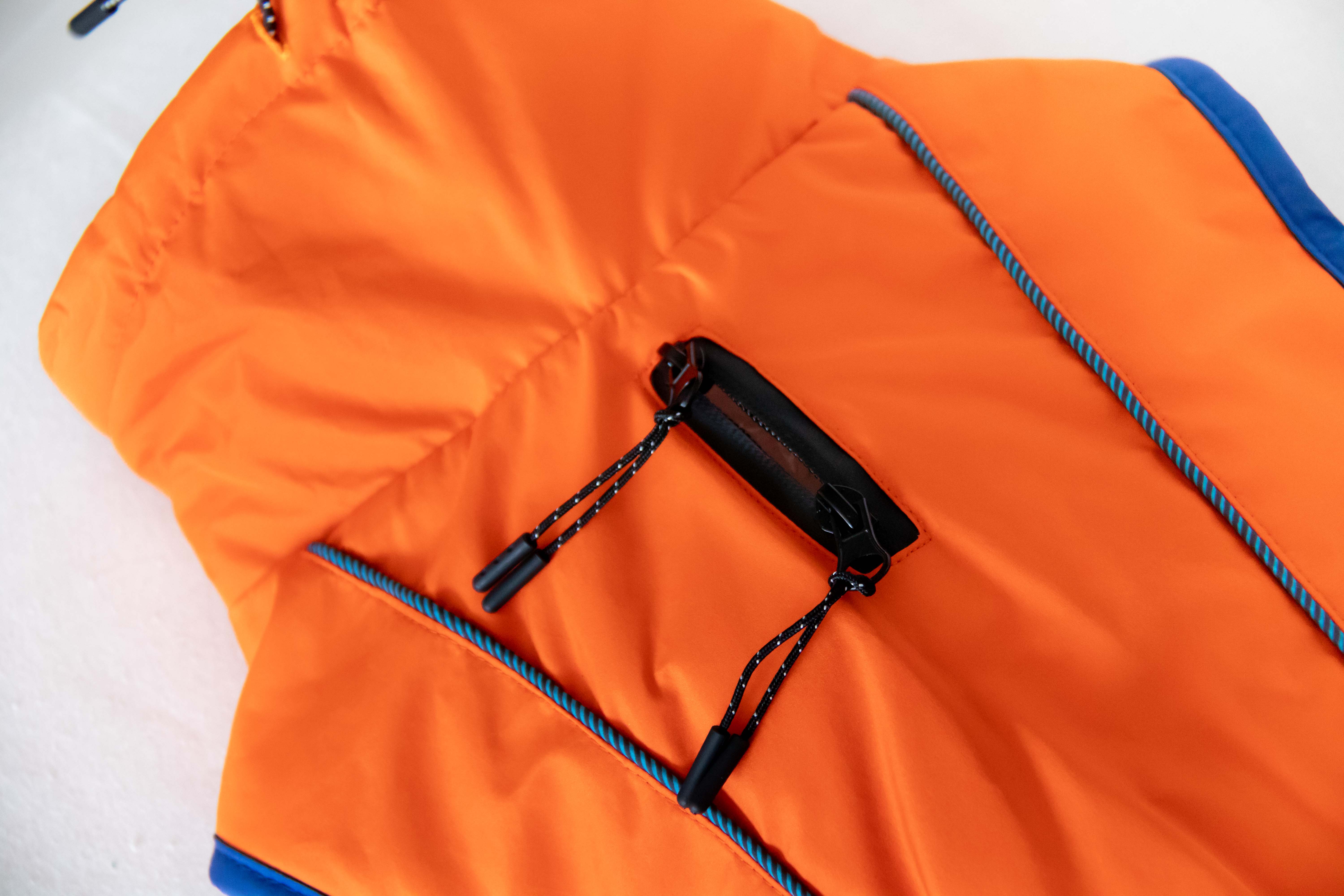 Casaco laranja Benetton tamanho 25cm