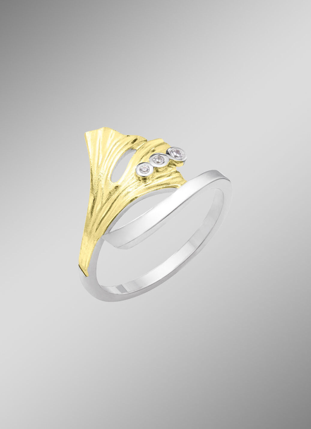 Damenring Ginkgoblatt in Bicolor mit synth. Zirkonia