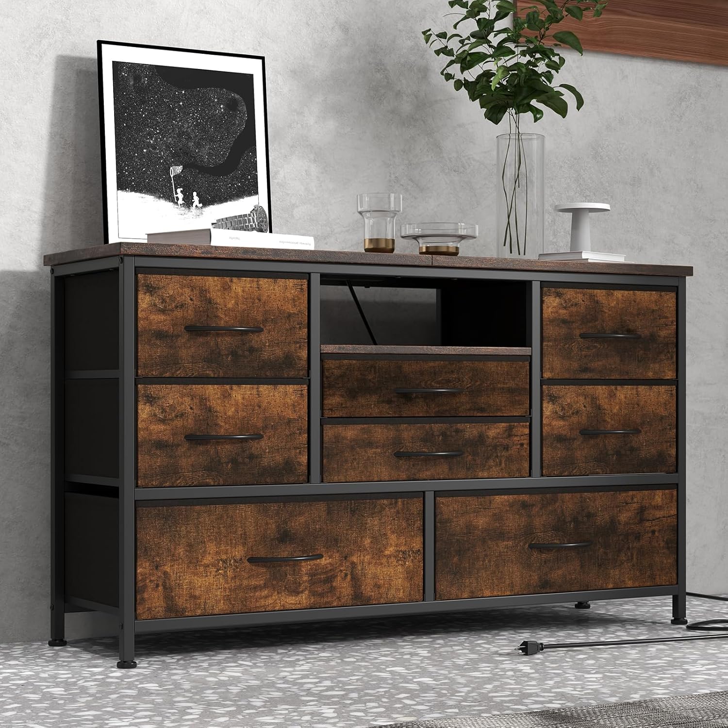 TV-Schrank mit Steckdosen, Kommode mit 8 Schubladen, 2 AC-Steckdosen & 2 USB-Anschlüssen, breiter Fernsehtisch für Wohnzimmer und Schlafzimmer（Tigerstreifen）