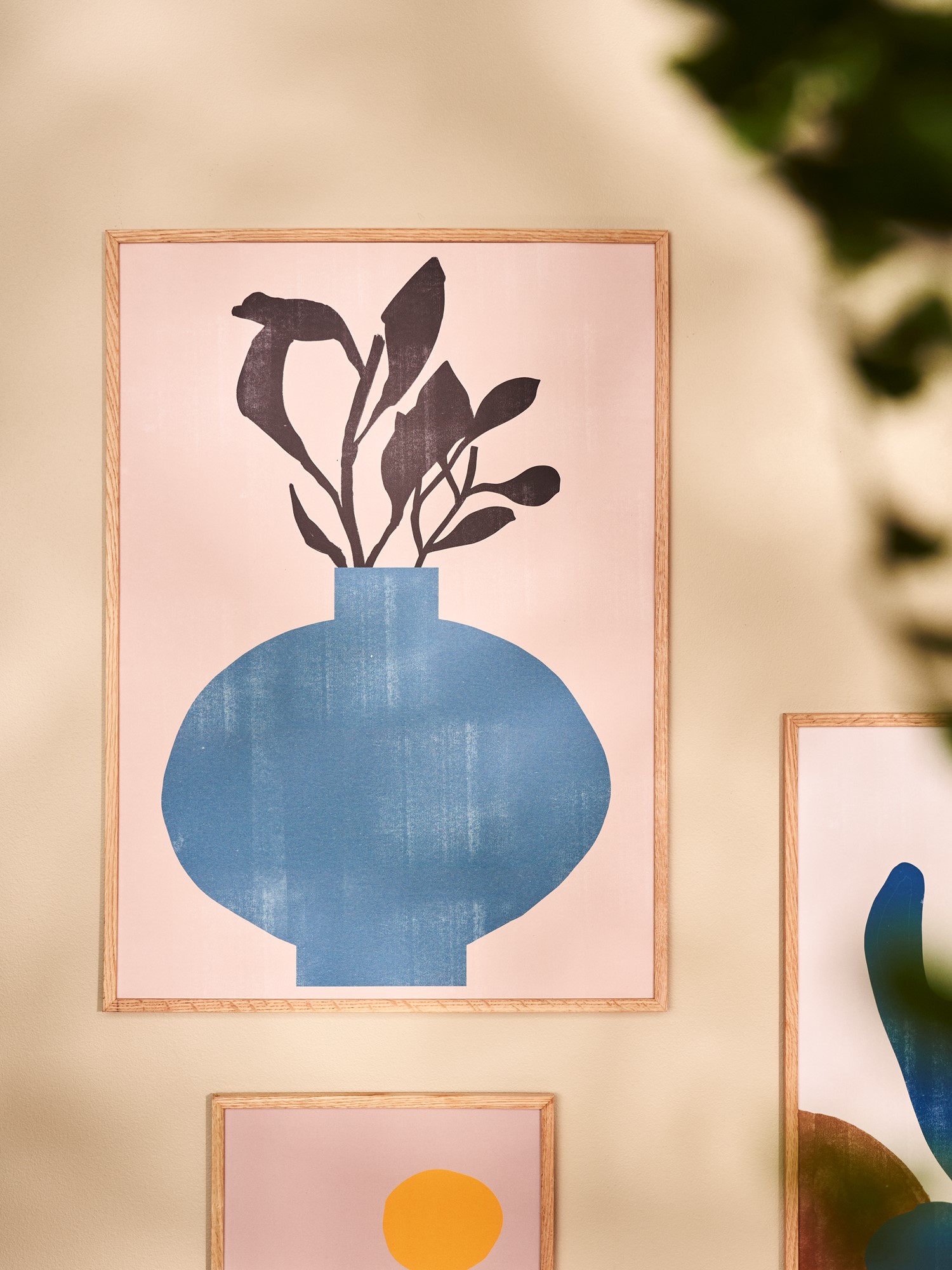 Plakat Vase No. 8 50 x 70 | THE MIUUS STUDIO. | Off White | Poster and Frame