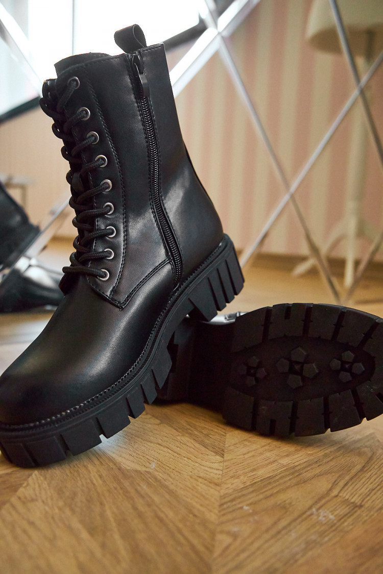 Bottines noires à lacets
