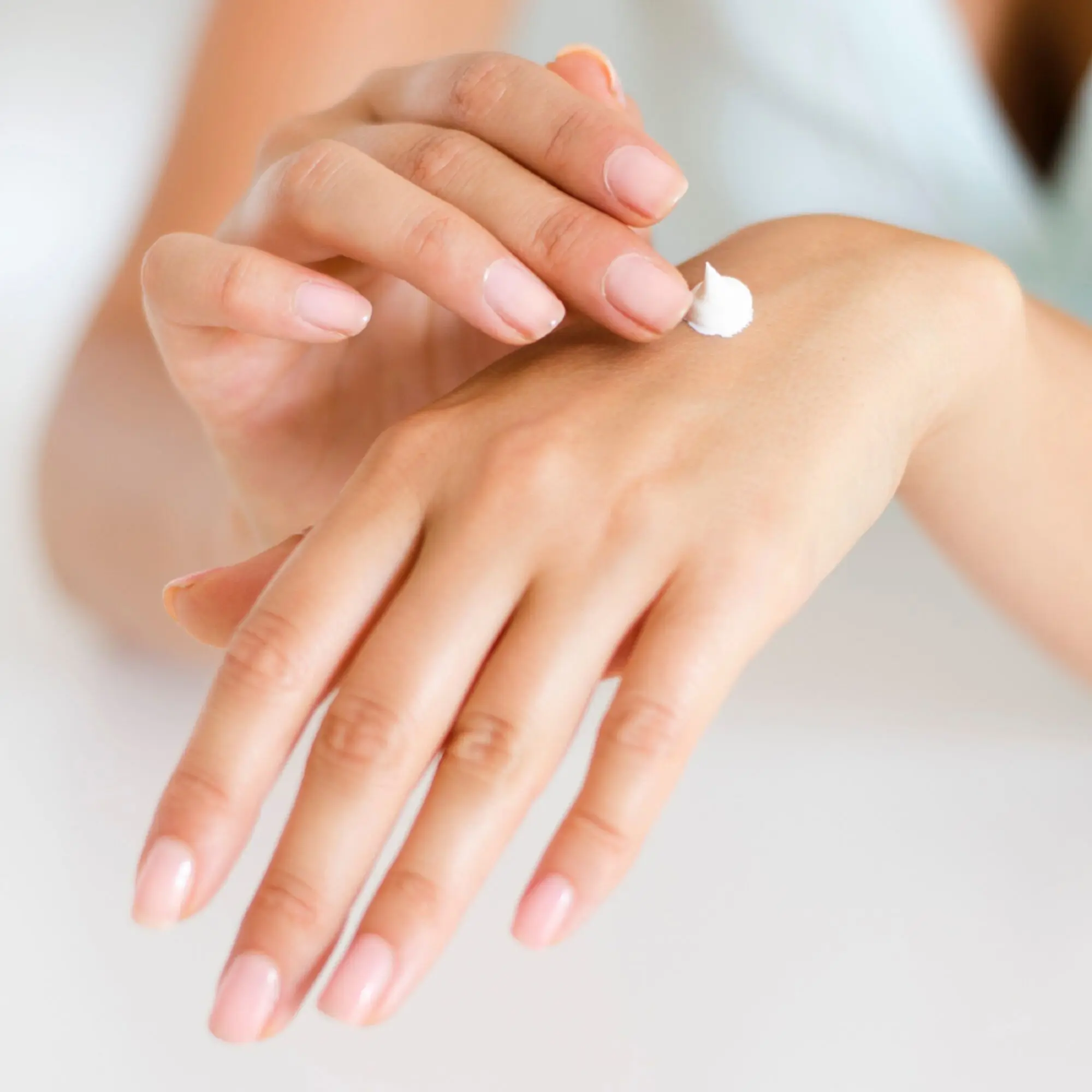 Inuwet - CREME MAINS CHAT FRAISE DES BOIS Crème Mains et Ongles Hydratante - Fraise des Bois- Mains