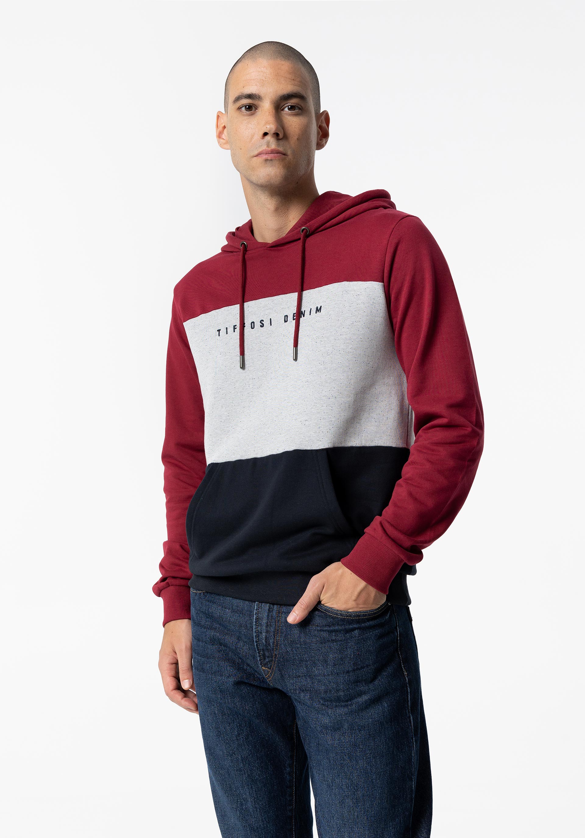 Hoodie Tricolor com Bordado Frontal
