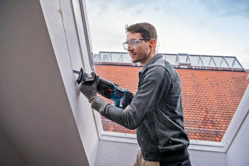 BOSCH COMBI-KIT 3 18V TOOLS: GSB 18V-110C + GKS 18V-68GC + GSA 18V-28 + 1 4.0 AH BATTERY (PROCORE) + 2 5.5 AH BATTERIES (PROCORE) + GAL 1880CV (L) PROFESSIONAL