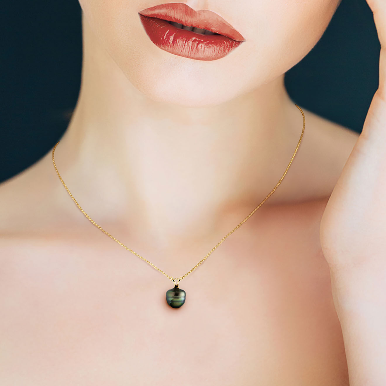 Mitzuko Pendentif Bélière en V Or Jaune & Perle de Culture de Tahiti cerclée gris/vert