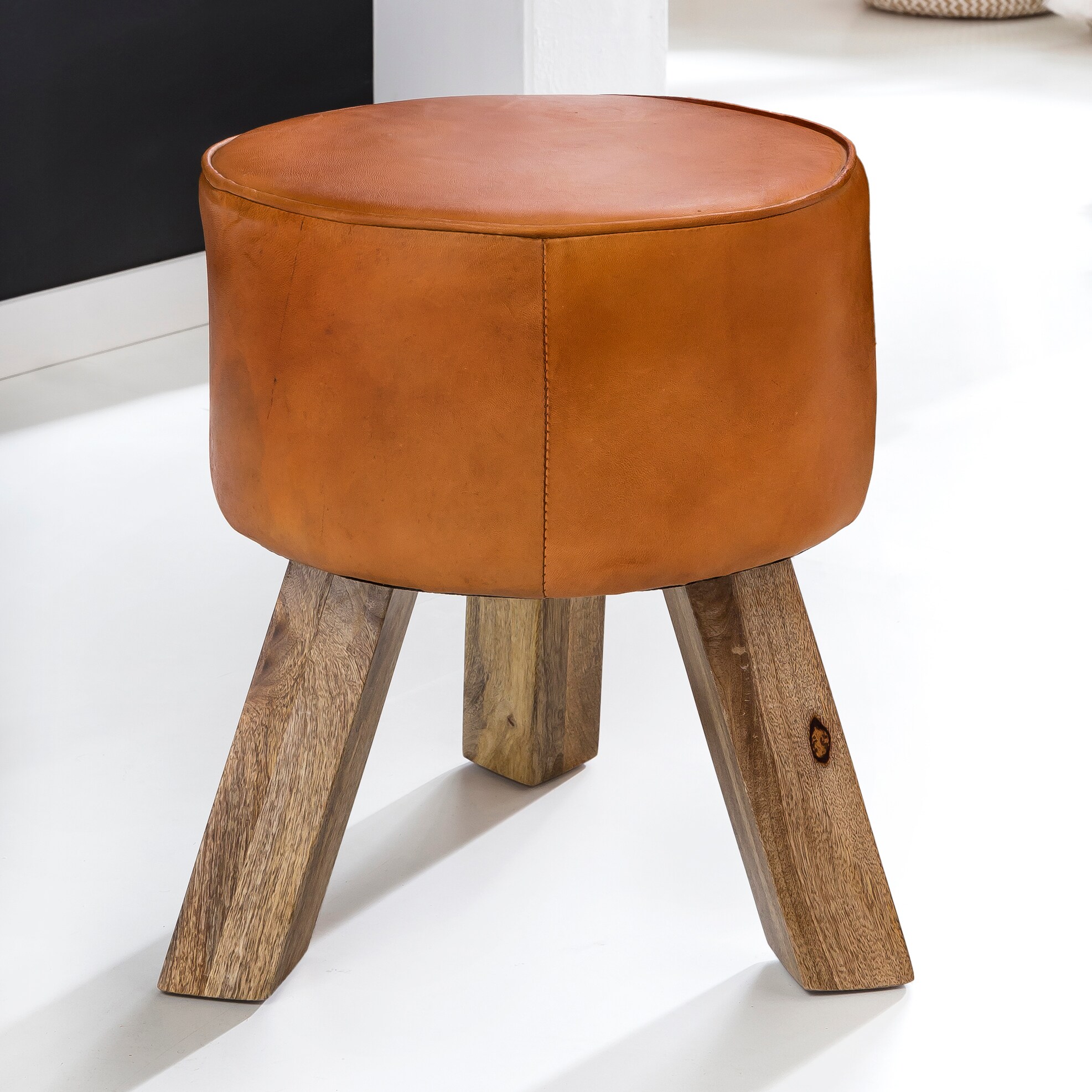 KADIMA DESIGN Country-Stil Sitzhocker, Ziegenleder, Holzgestell, 45 cm - Robust & Handgefertigt
