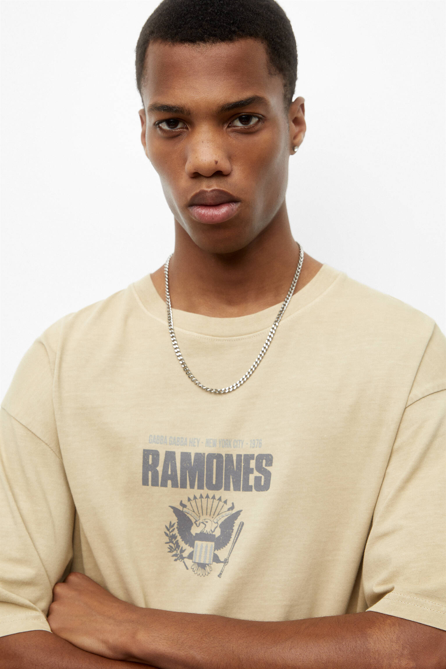 Camiseta Ramones tingida em peça - Areia