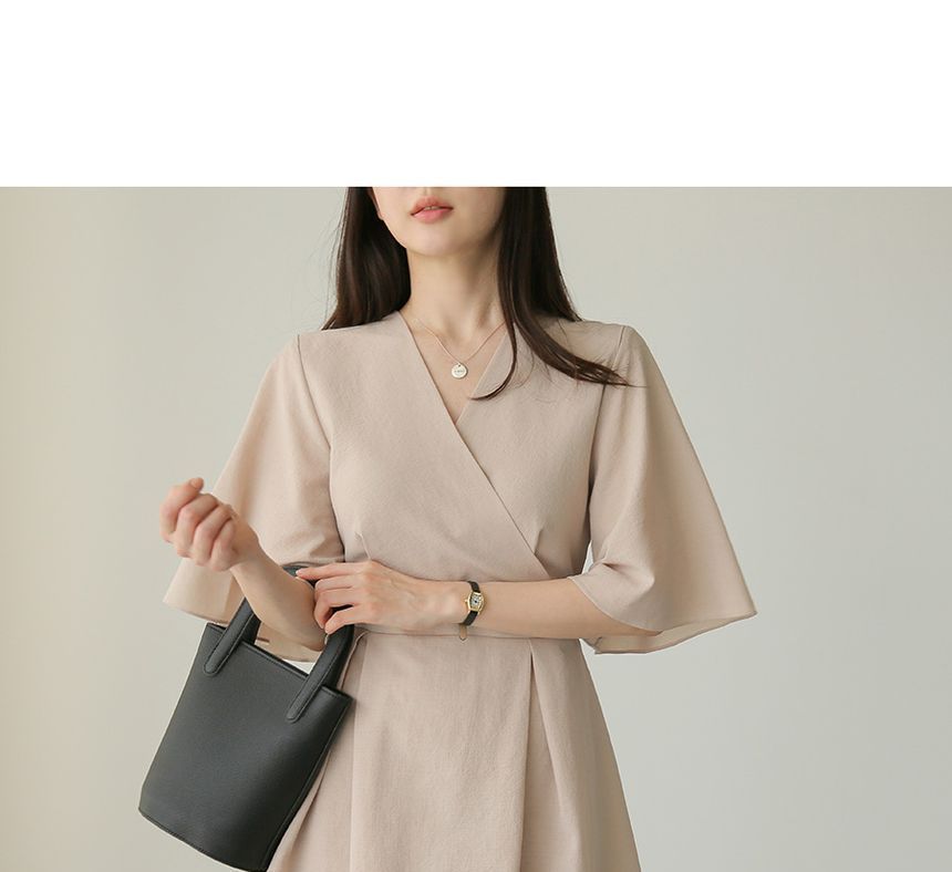minaga - Playsuit met elleboogmouwen en V-hals
