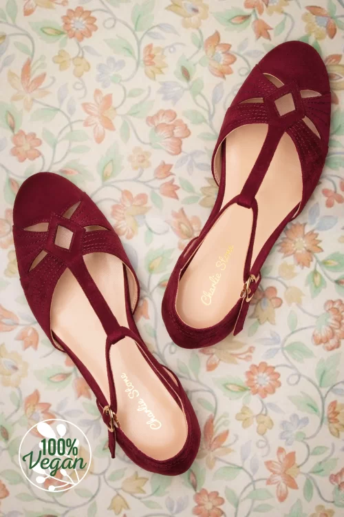 Charlie Stone London t-strap flats in wijnrood