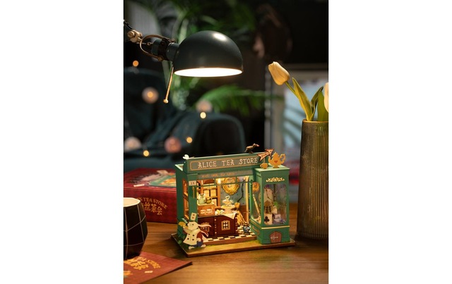Puzzle »RoboTime Alices Tea Store«