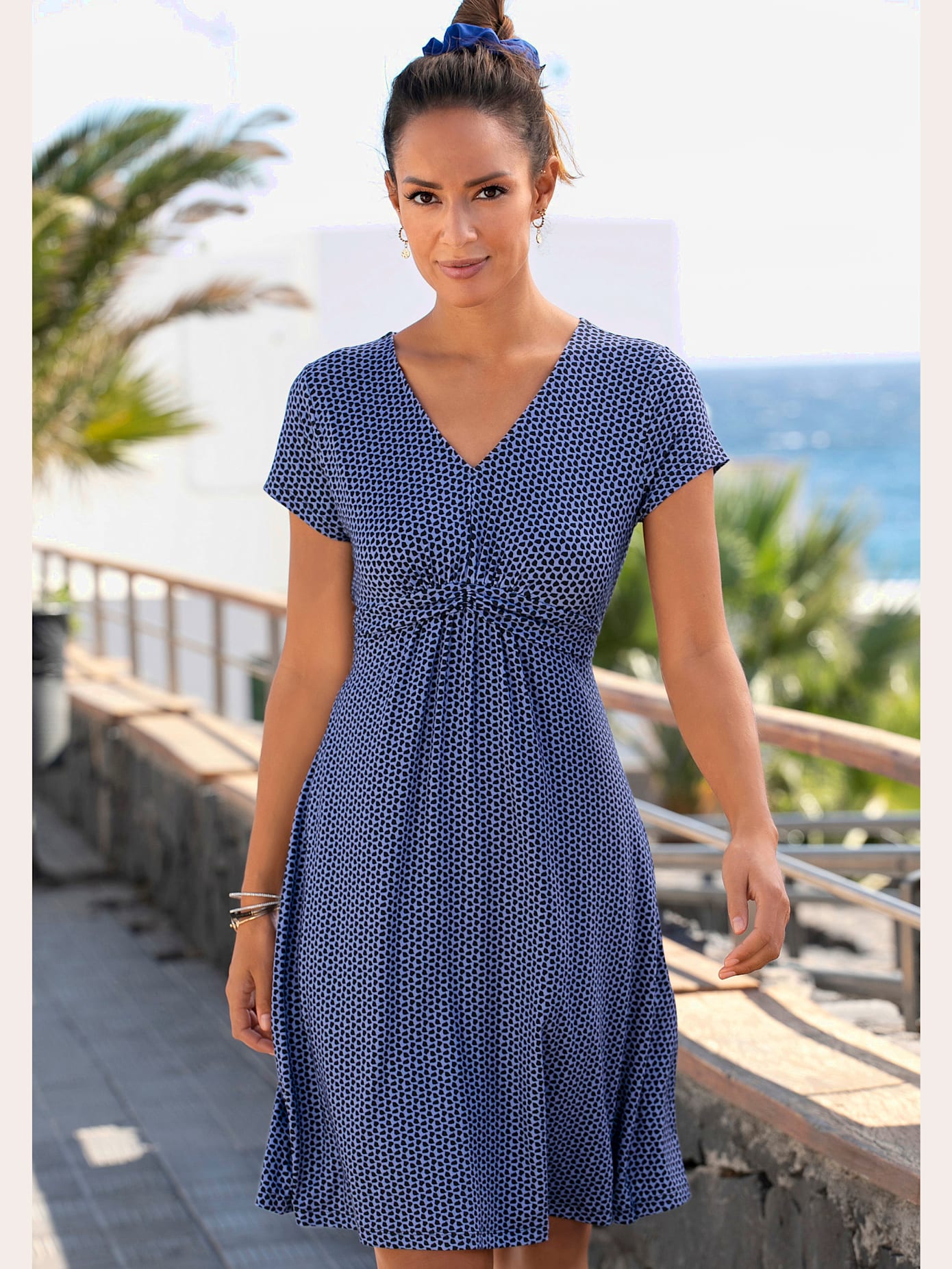 Robe en jersey encolure en v dégagée