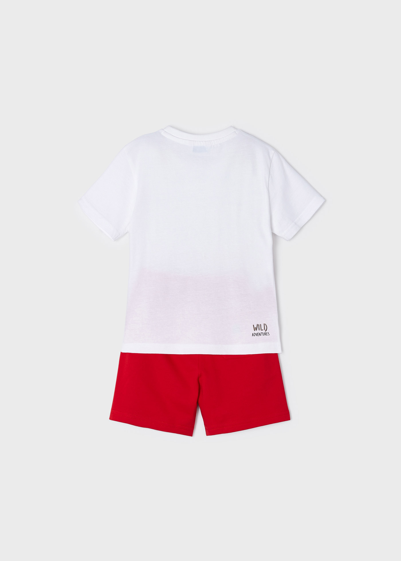 Conjunto infantil masculino com estampa em algodão sustentável.