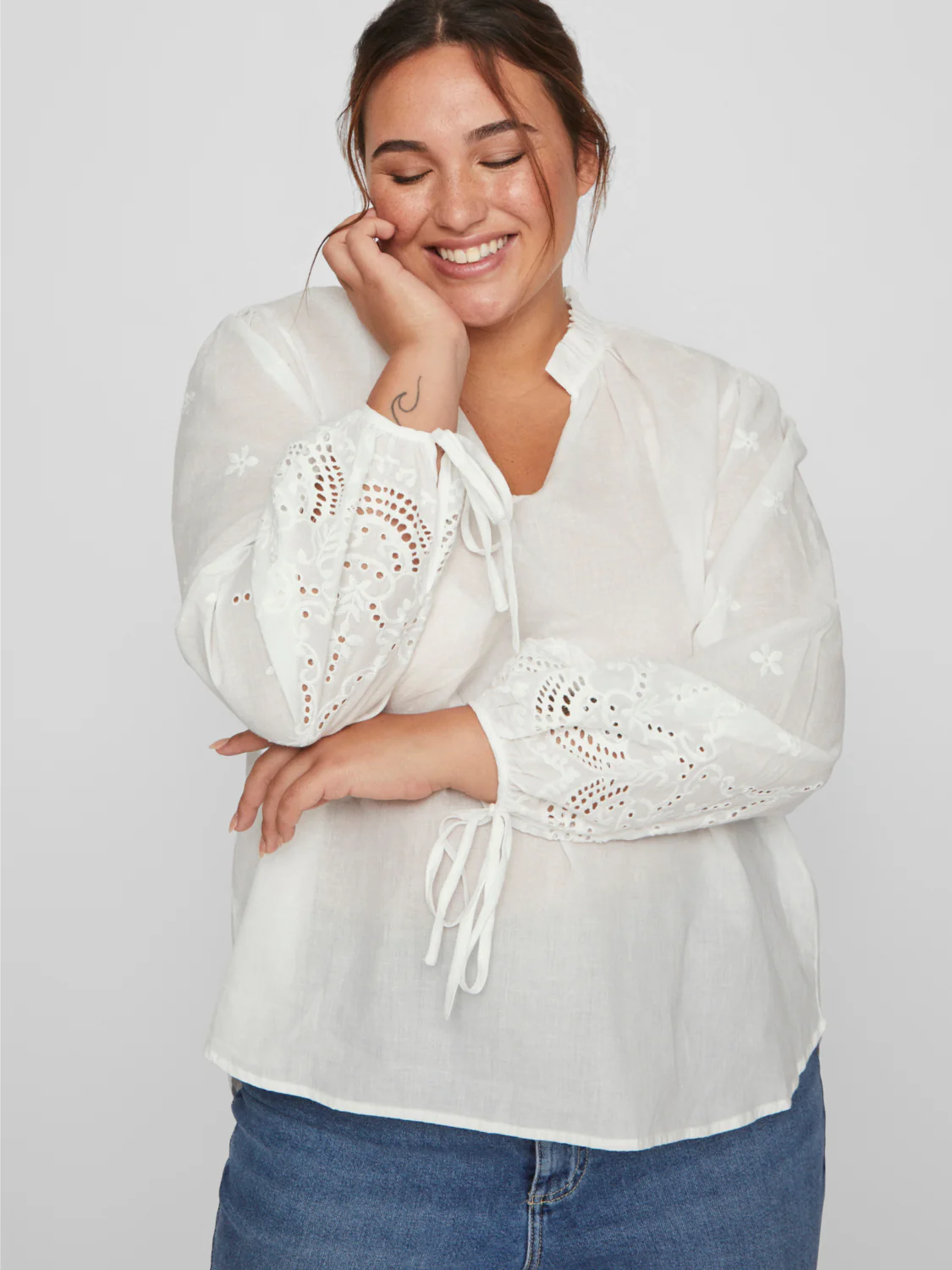 Evoked Vila  Vimalla Embroidery V-Neck bluse - Optical Snow