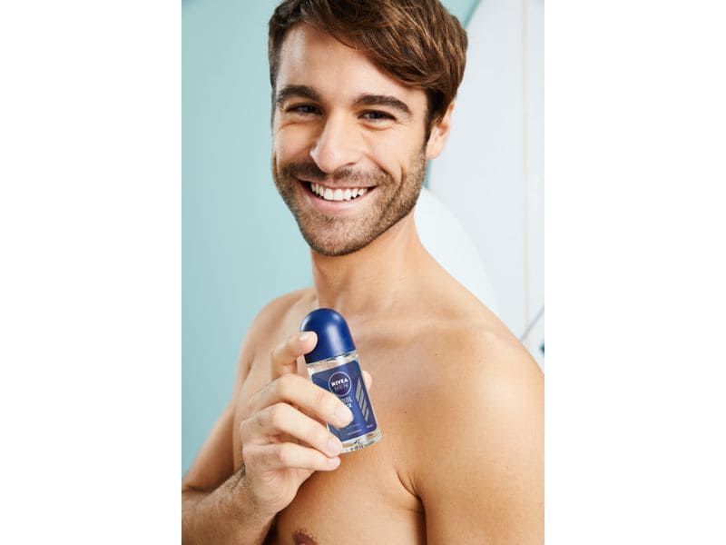 NIVEA MEN Deo Roll-on Cool Kick Male 50 ml Erlebe einen kühlenden Frische-Kick und zuverlässigen Schutz den ganzen Tag: NIVEA MEN DEO Cool Kick Roll-on