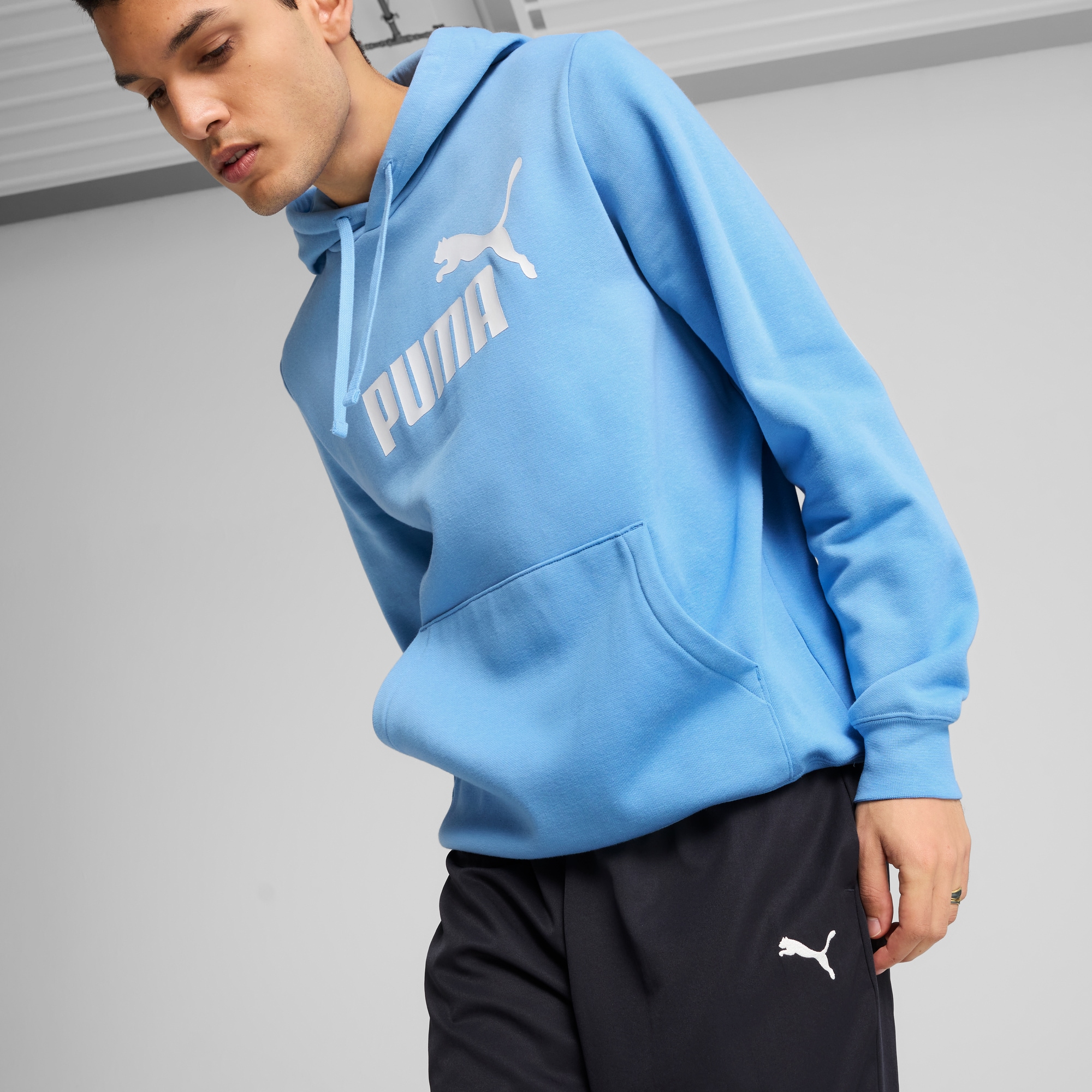PUMA Trainingshose »ESS WOVEN PANTS OP«  mit DryCELL Technologie, atmungsaktiv, mit Eingrifftaschen
