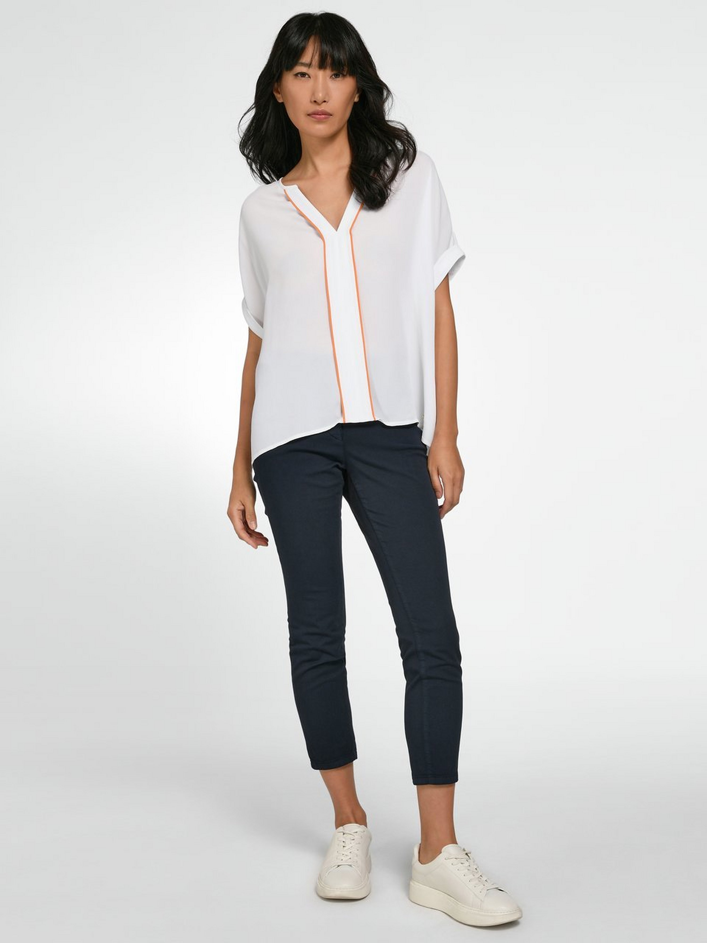 Bluse mit überschnittener Schulter