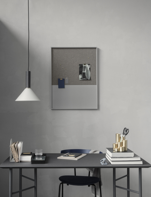 Ferm Living Herman gestoffeerde stoel donkerblauw