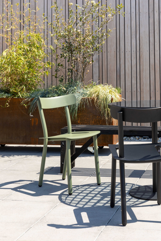 Zuiver Friday tuinstoel zwart