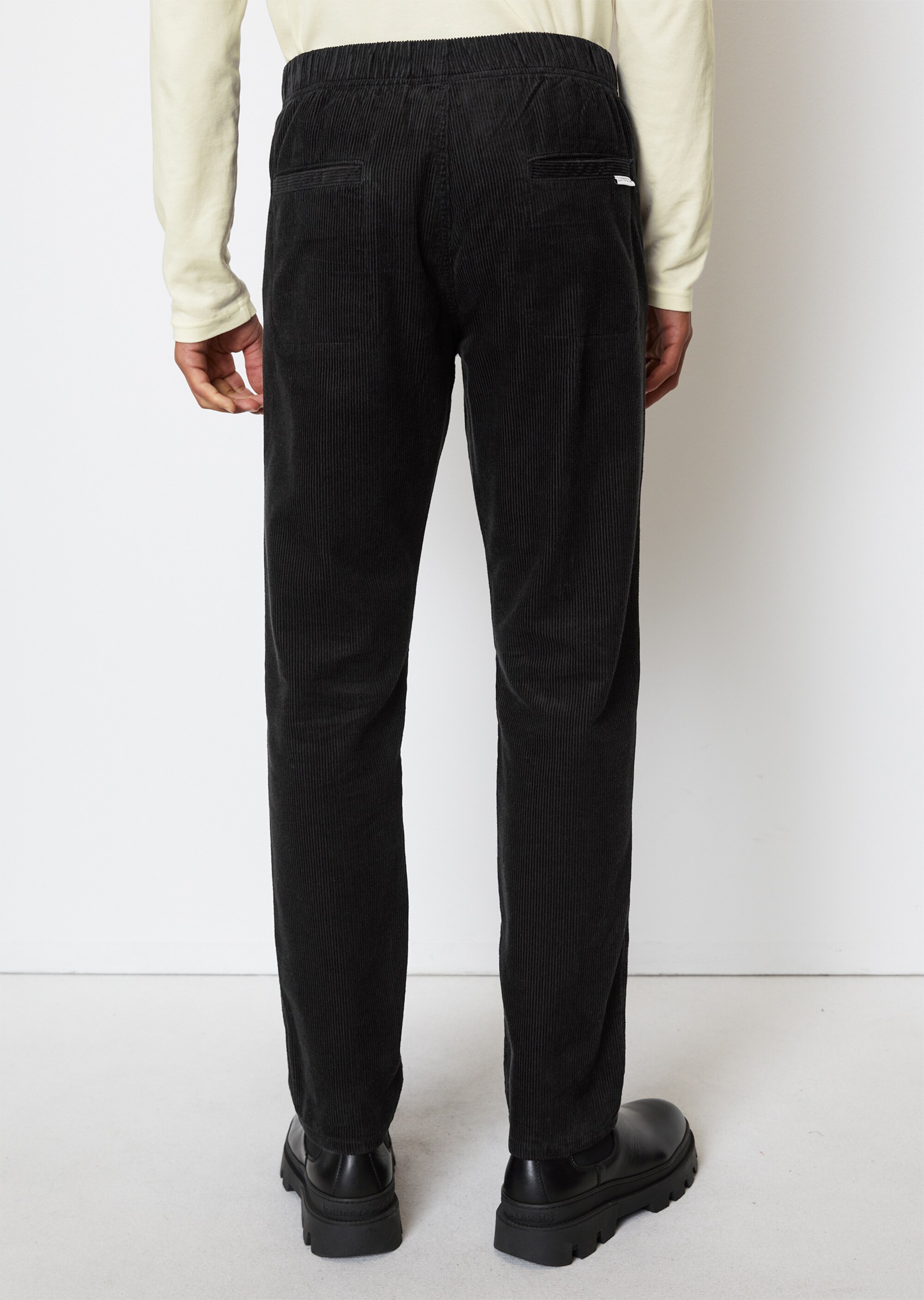Cordhose Modell LINUS tapered aus Bio-Baumwolle