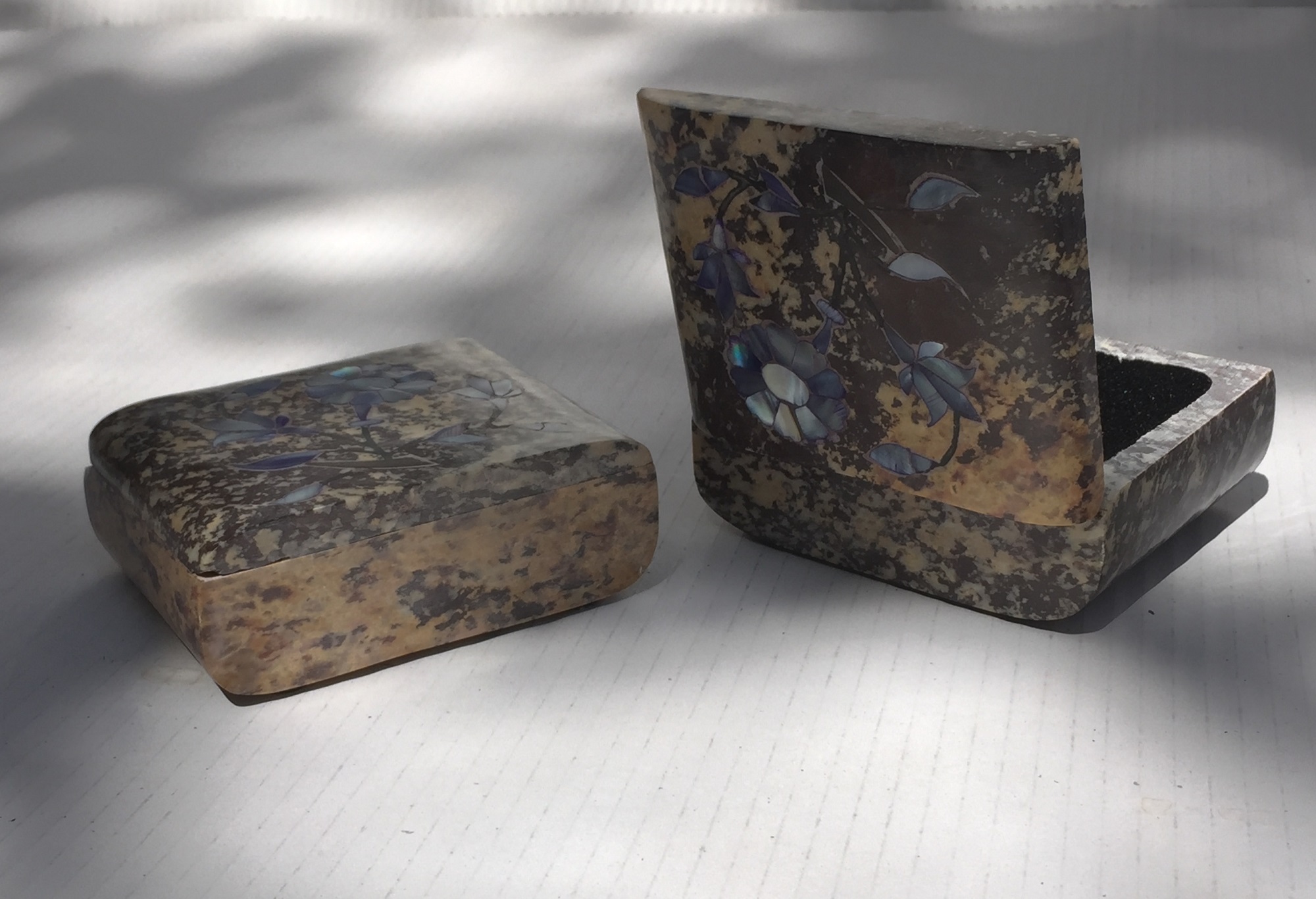 Speckstein-Schatulle 'Uttara', T 7,5 cm, B 10 cm, H 4,5 cm von fischer's lagerhaus
