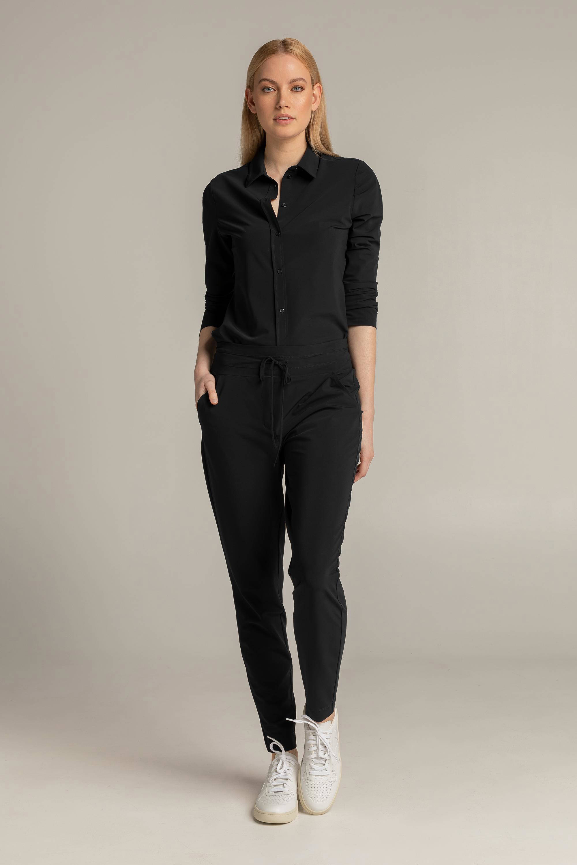 Expresso blouse Xanta van travelstof zwart