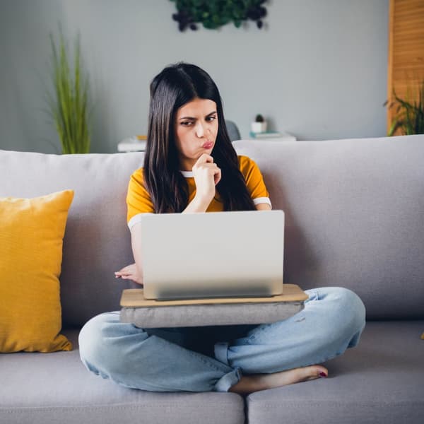 Pute til laptop med mobiltelefonholder