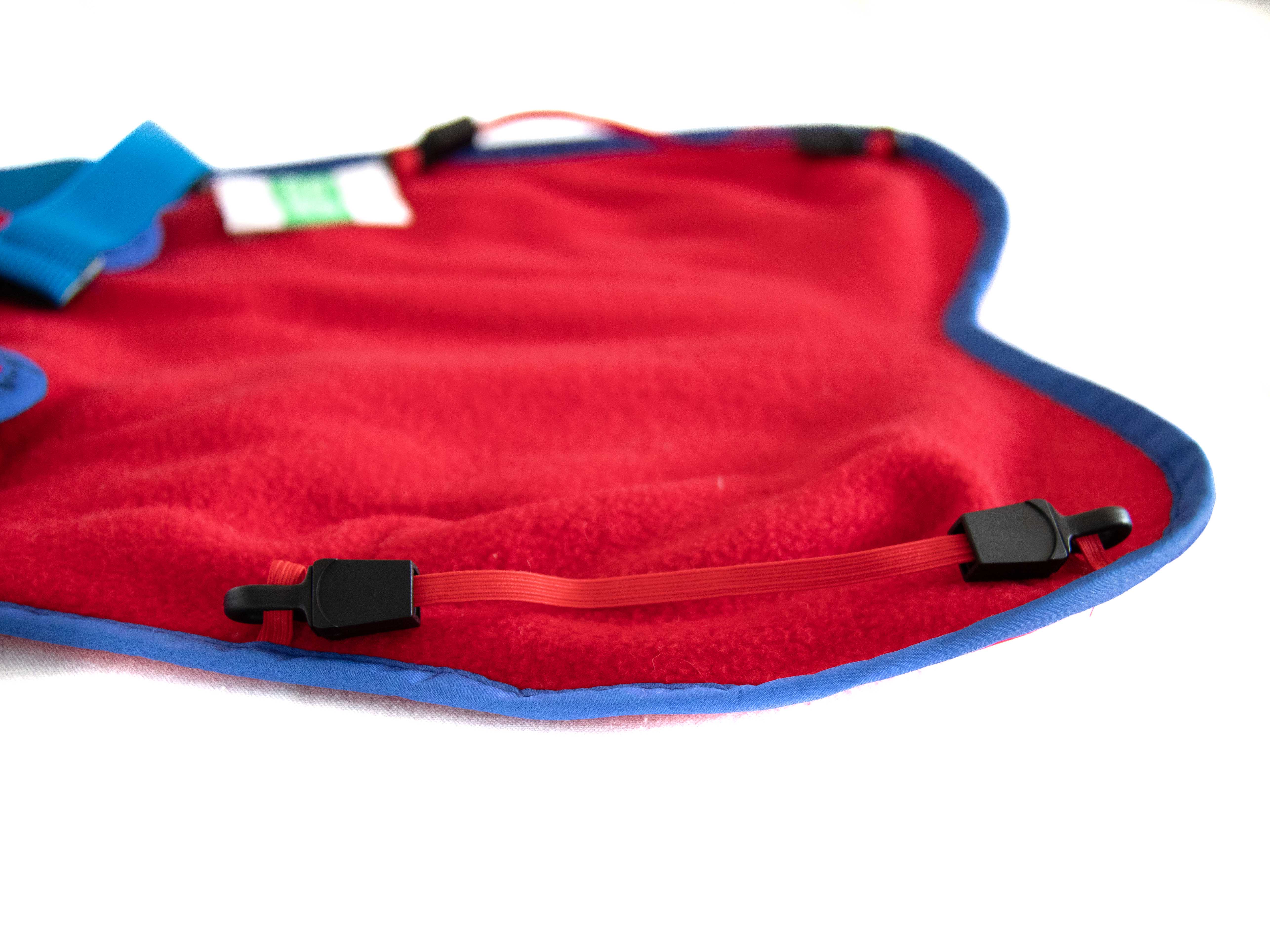 Casaco vermelho Benetton tamanho 25cm