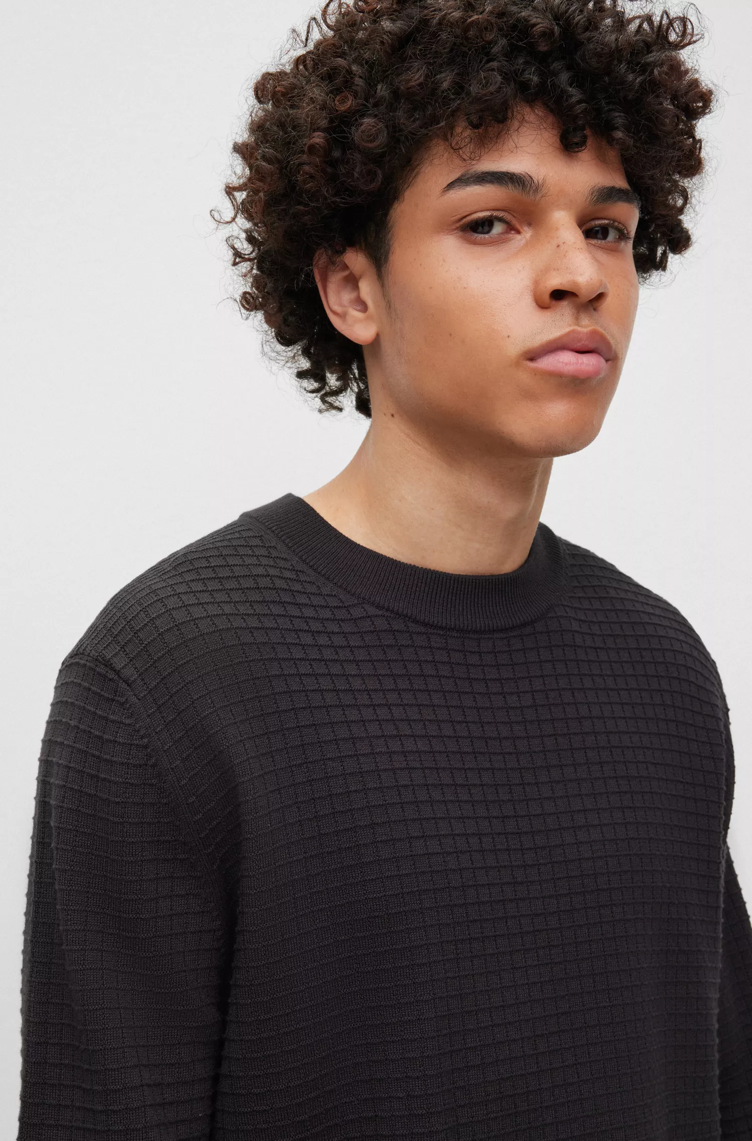 Suéter HUGO vermelho em algodão orgânico com estampa jacquard.