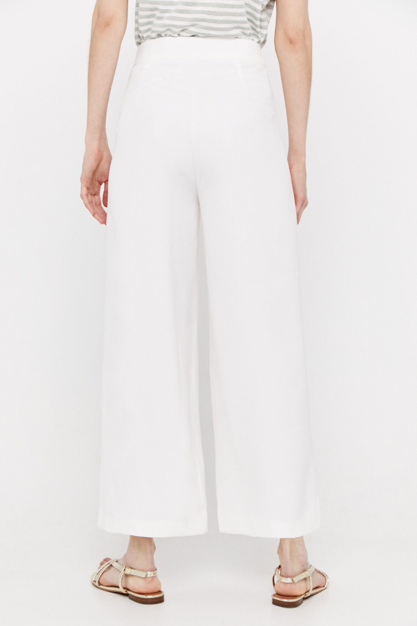 Calça cropped com botões frontais - Branca