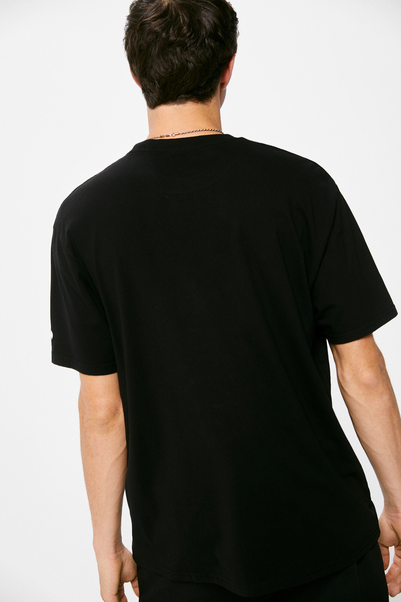 Camiseta preta com o logo do Batman