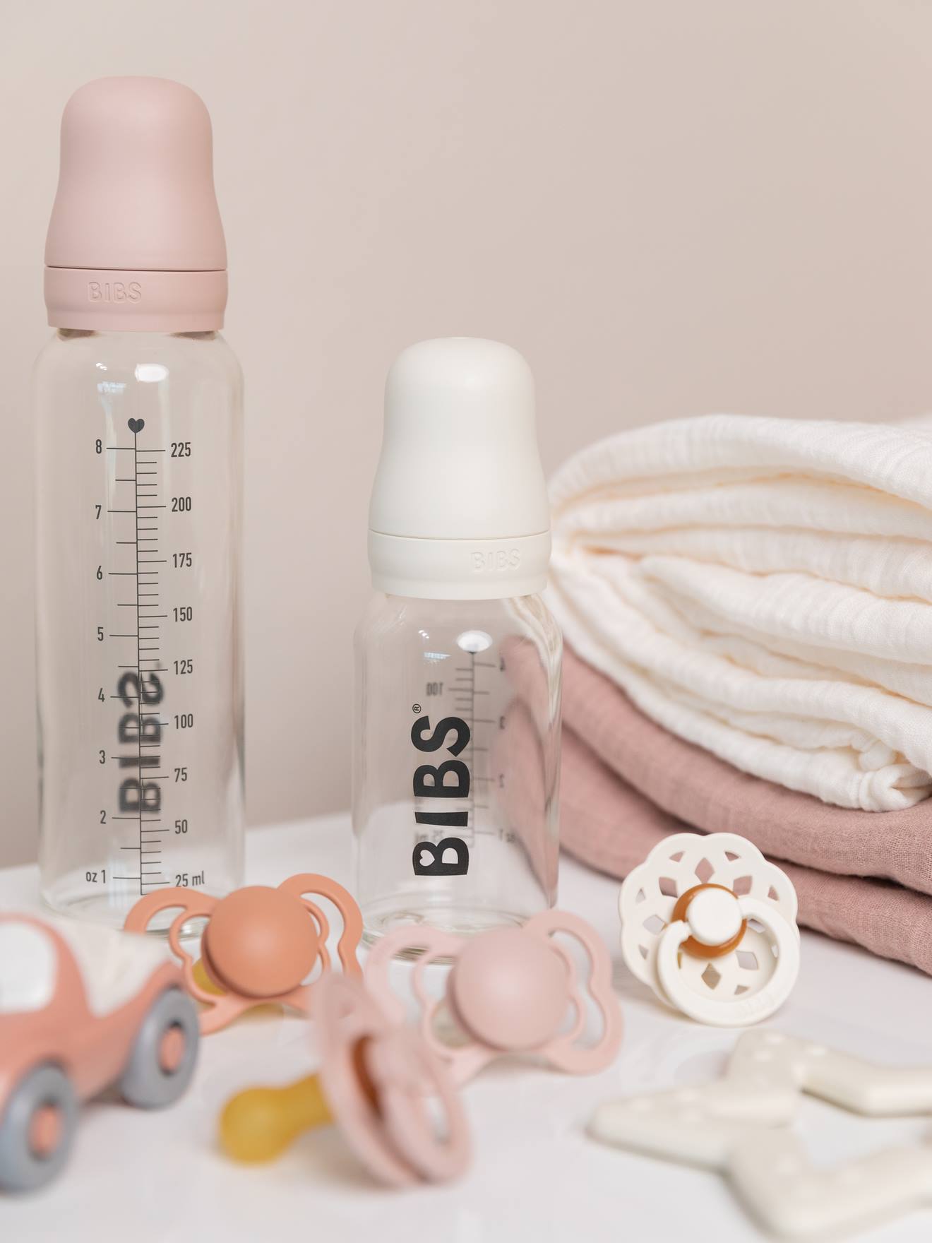Mamadeira de vidro rosa BIBS de 225ml