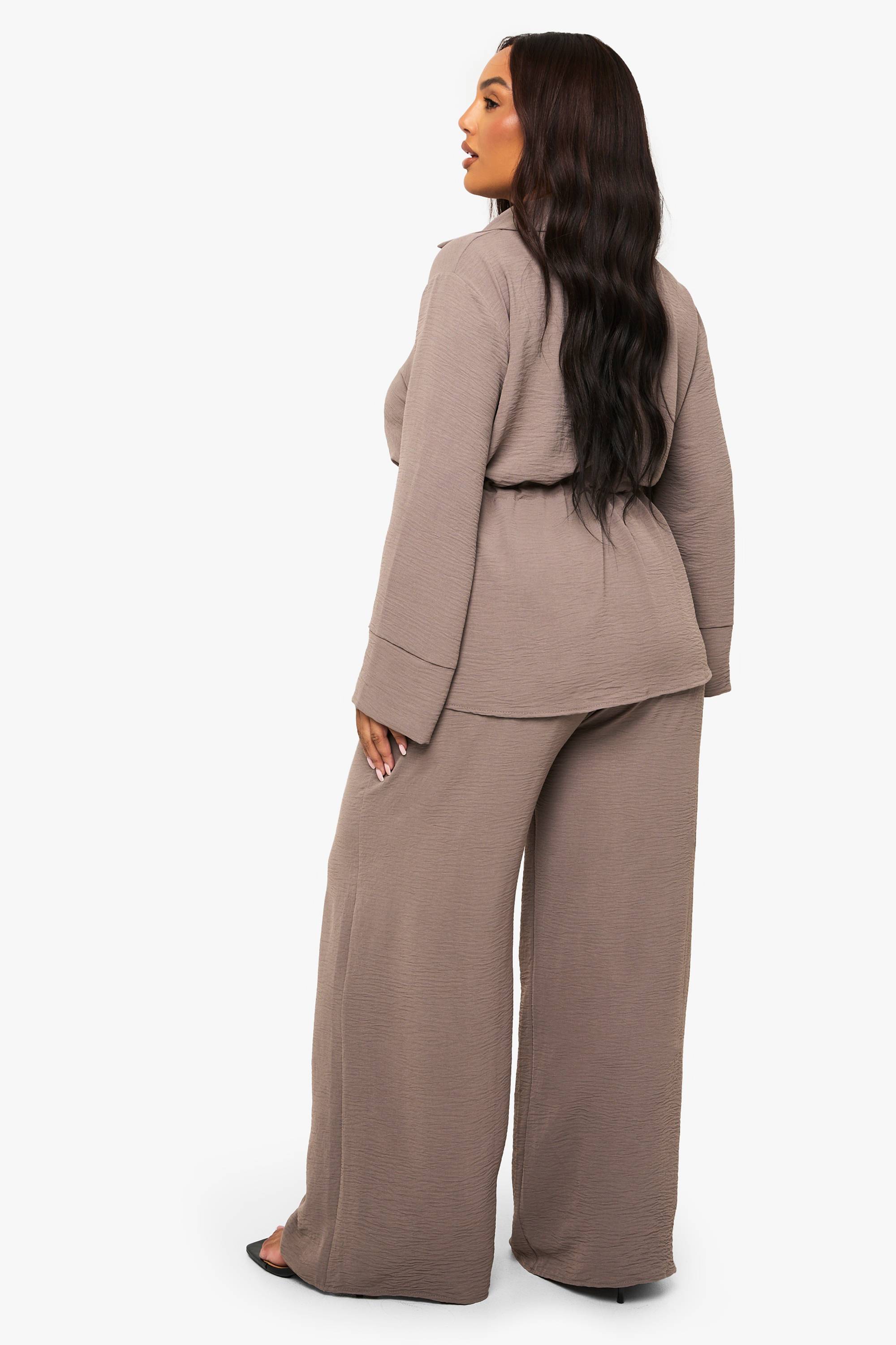 boohoo Plus Coordonné en tissu tissé : chemise à nouer à la taille et pantalon