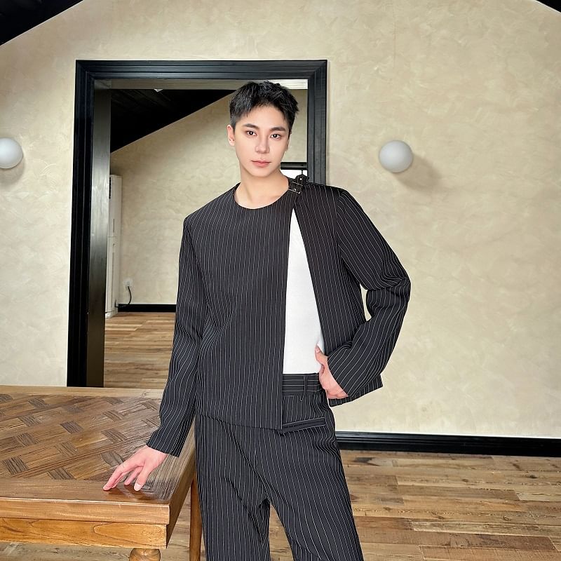 Adotuastic - Set: ronde hals, gestreepte blazer met gespen + wijde pantalon met middelhoge taille