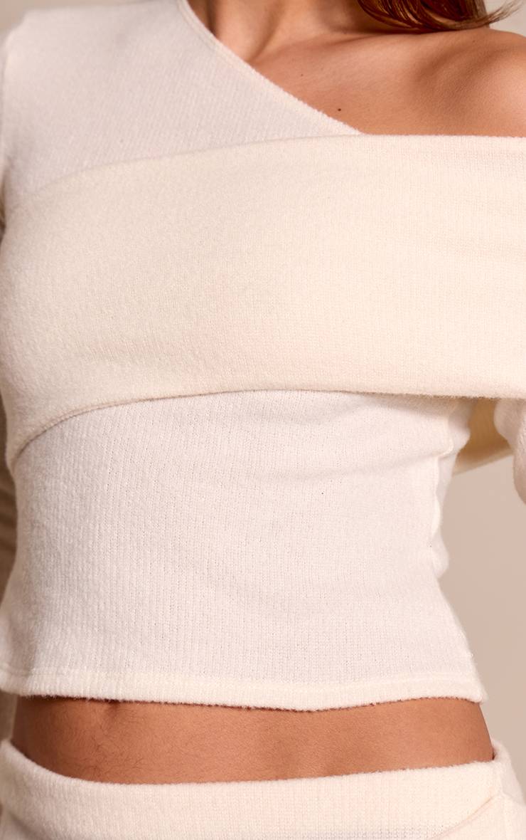 Crème Haut Asymétrique À Manches Longues En Côtes Brossées