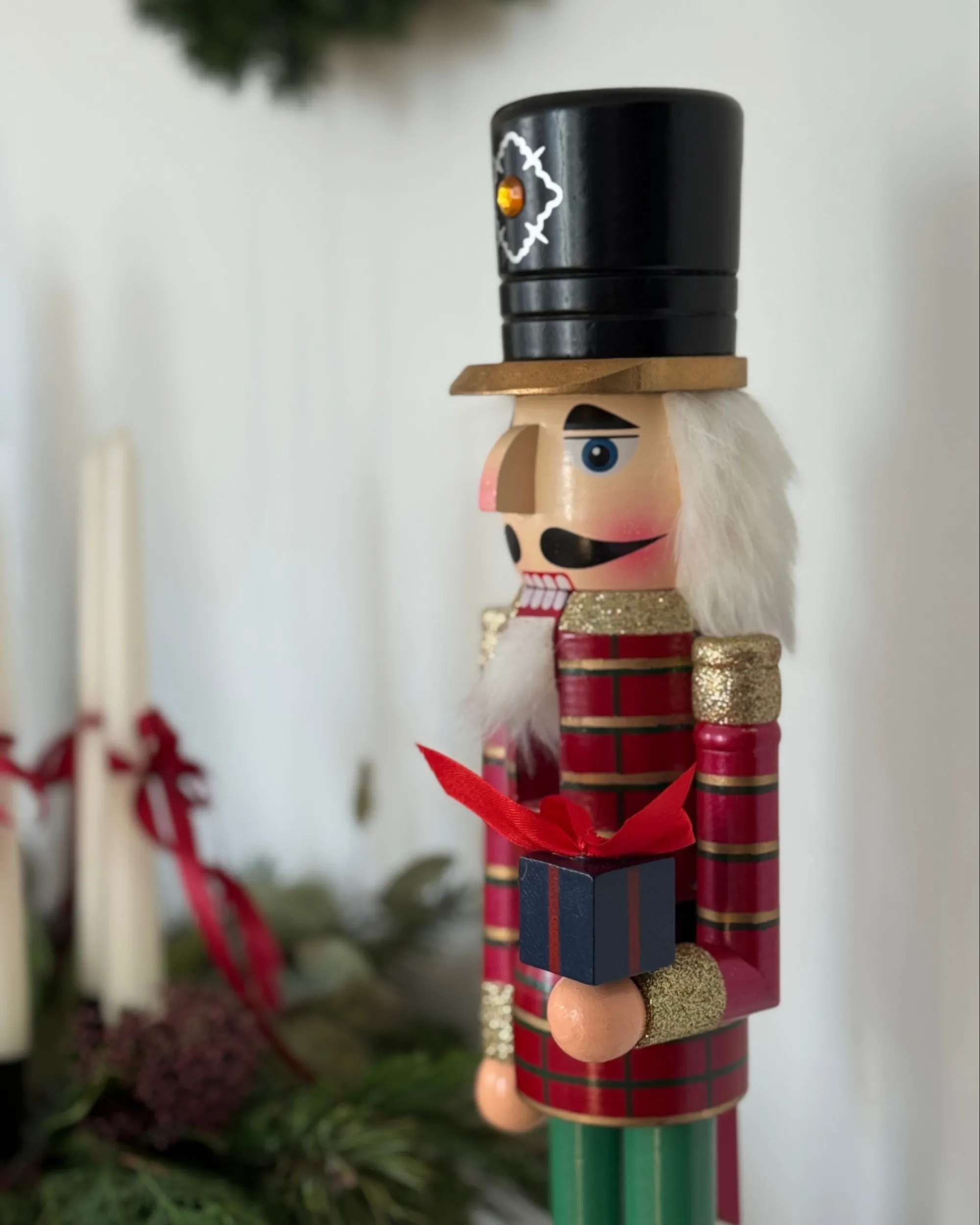 Figuur RODSJON Notenkraker 50 cm Rood