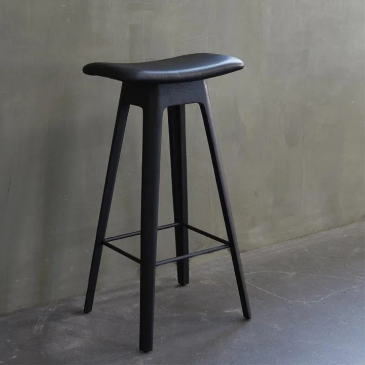 Andersen Furniture - HC1 Barhocker H 67 cm, Untergestell schwarz / Furniersitz schwarz / Fussstütze schwarz