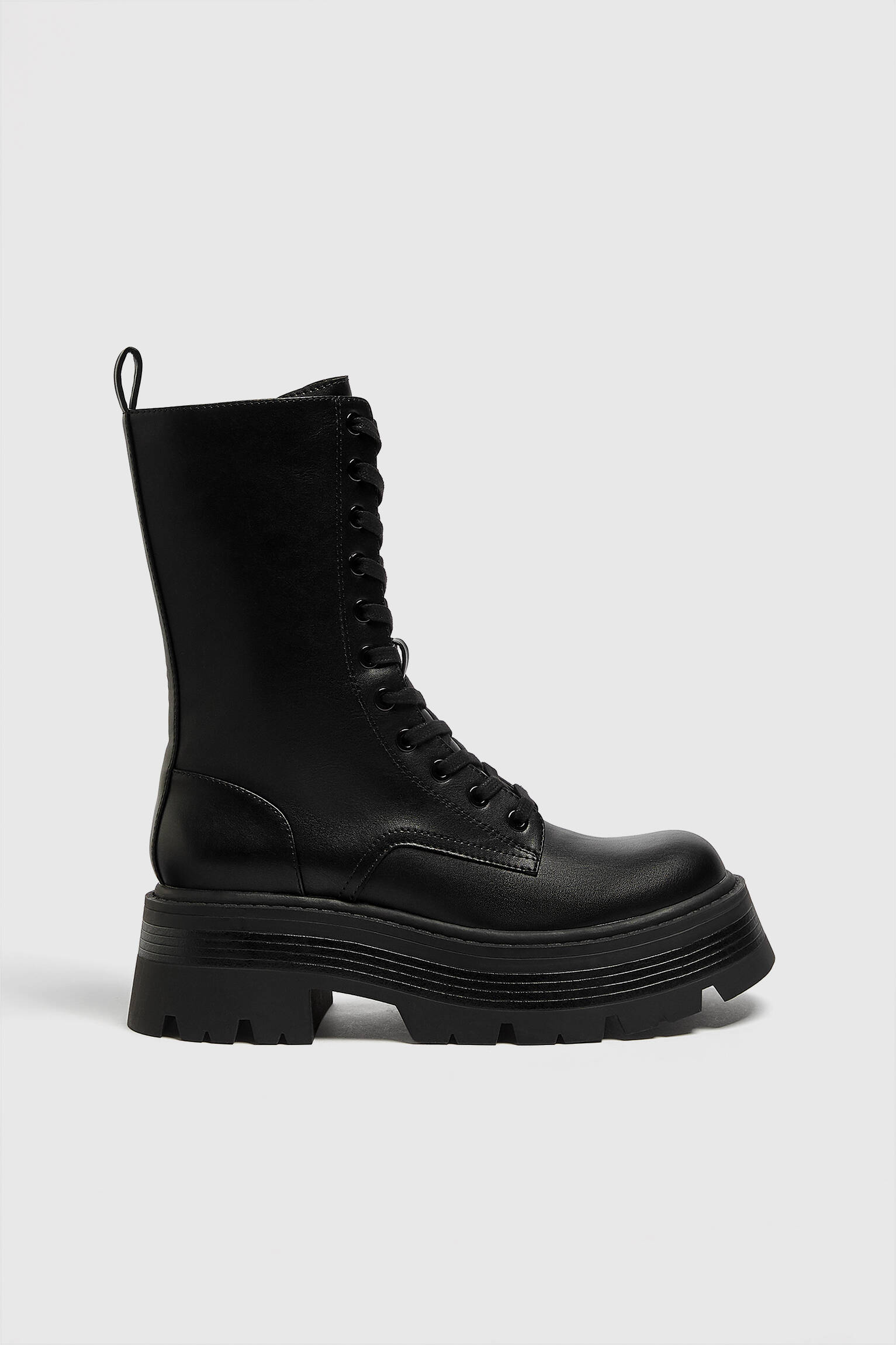 BOTA DE PLATAFORMA COM CADARÇO - PRETA