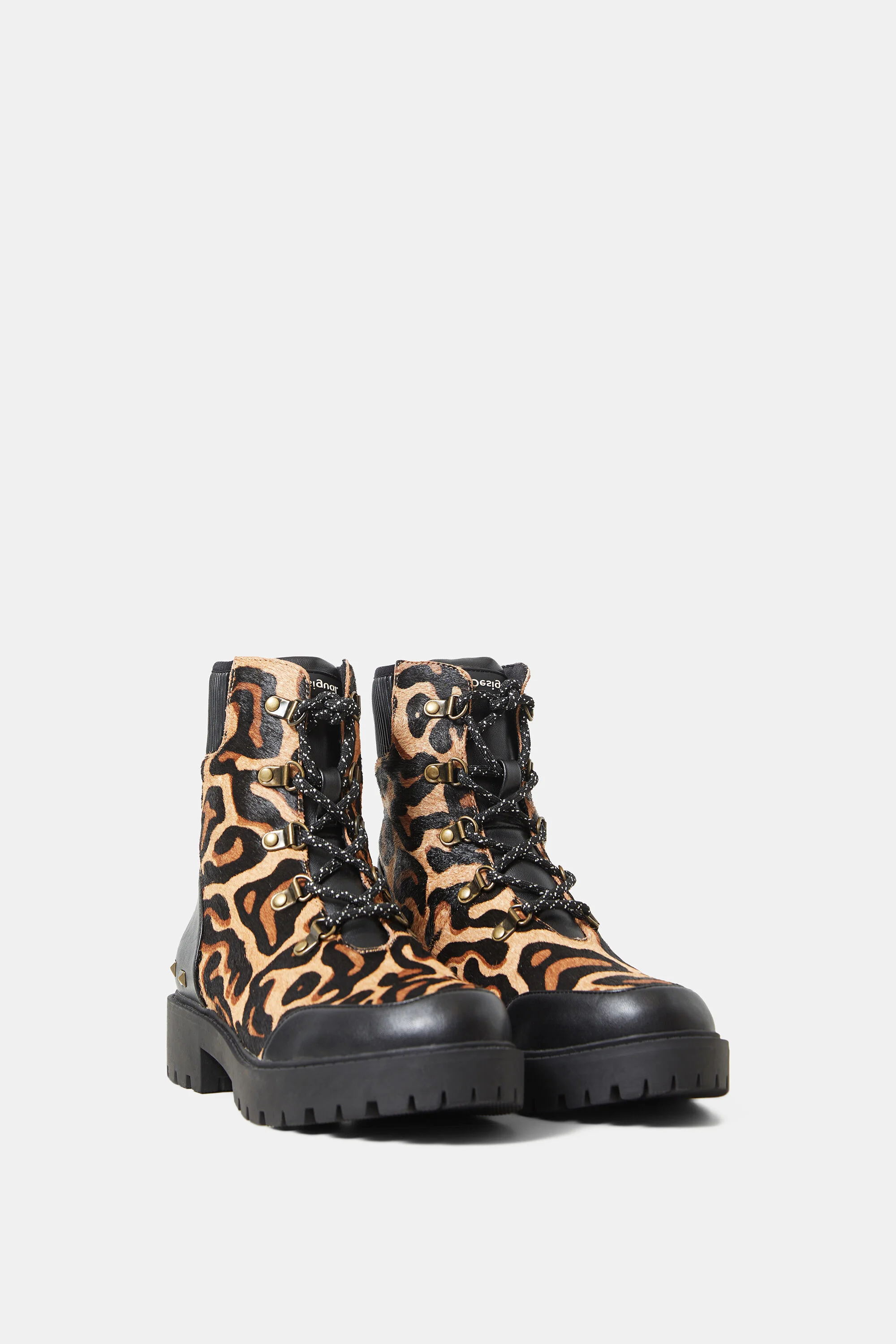 Bota de couro com estampa animal