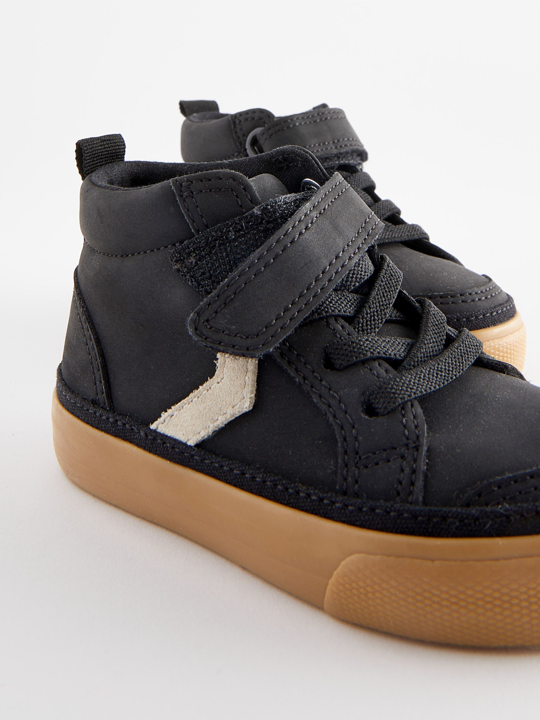 Zwart - Schoenen met klittenbandsluiting, elastische veters en zigzagdetail