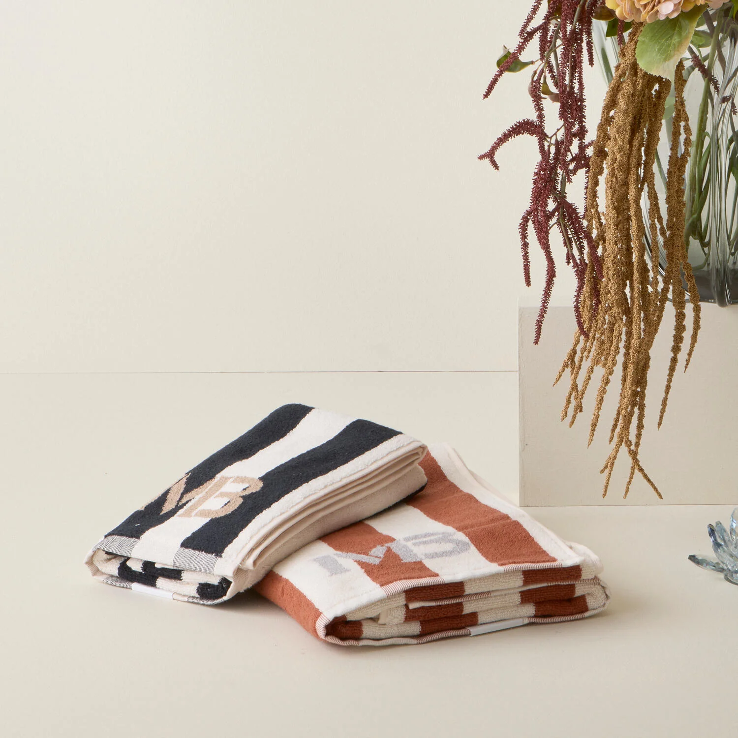Margit Brandt  Stripe håndklæde - hvid/lysegrå/auburn