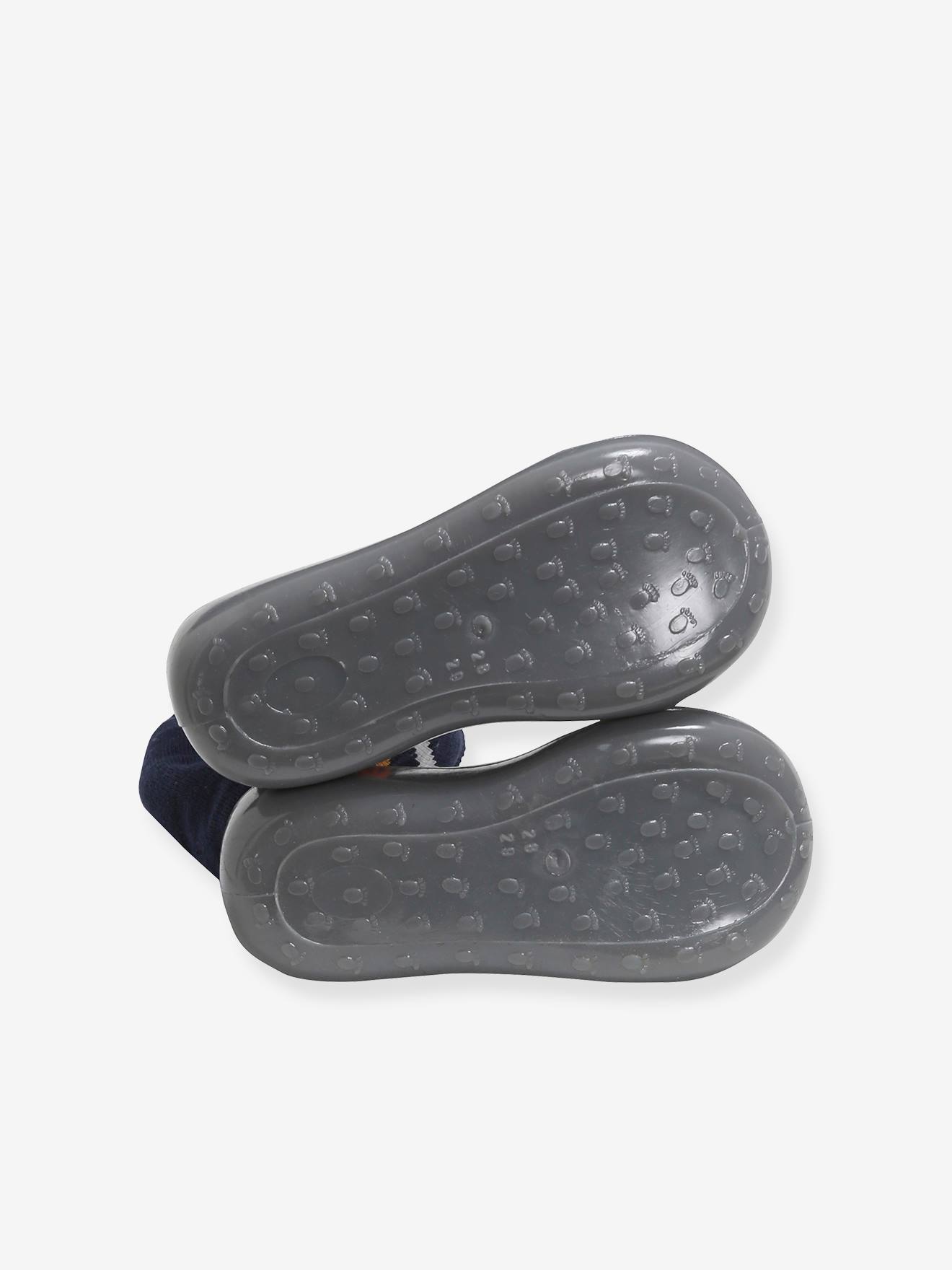 Pantufas antiderrapantes estilo meia para meninos, azul-escuras com estampa.