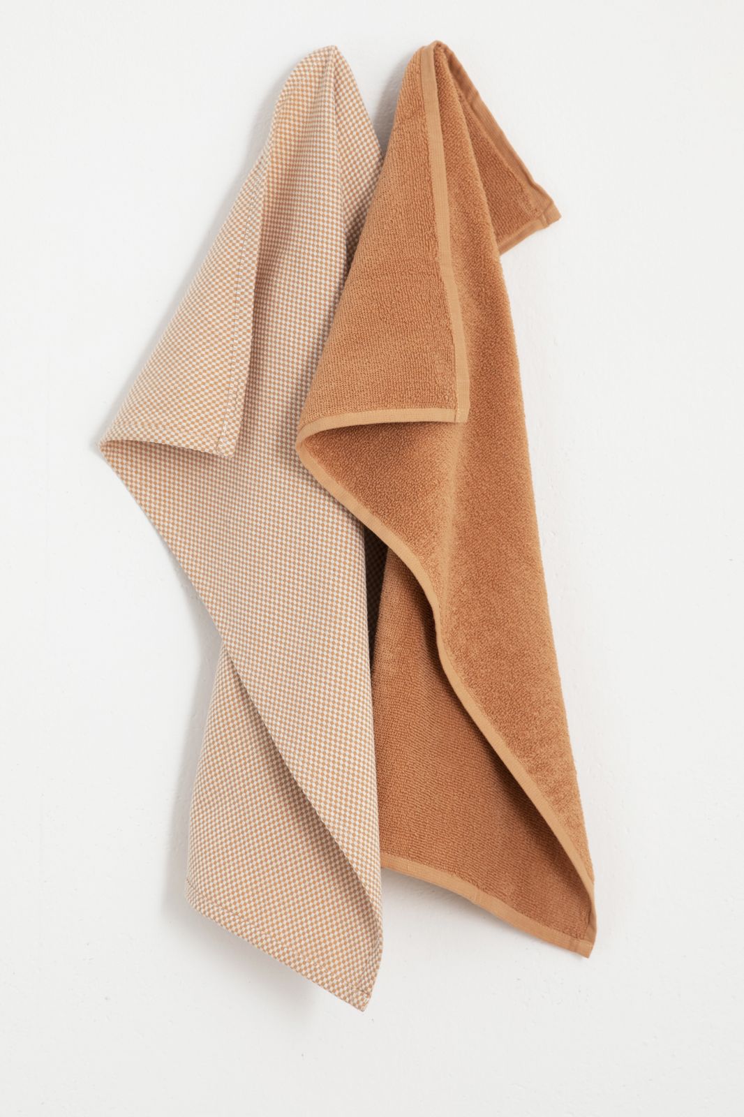 Bruine handdoek en theedoek terry