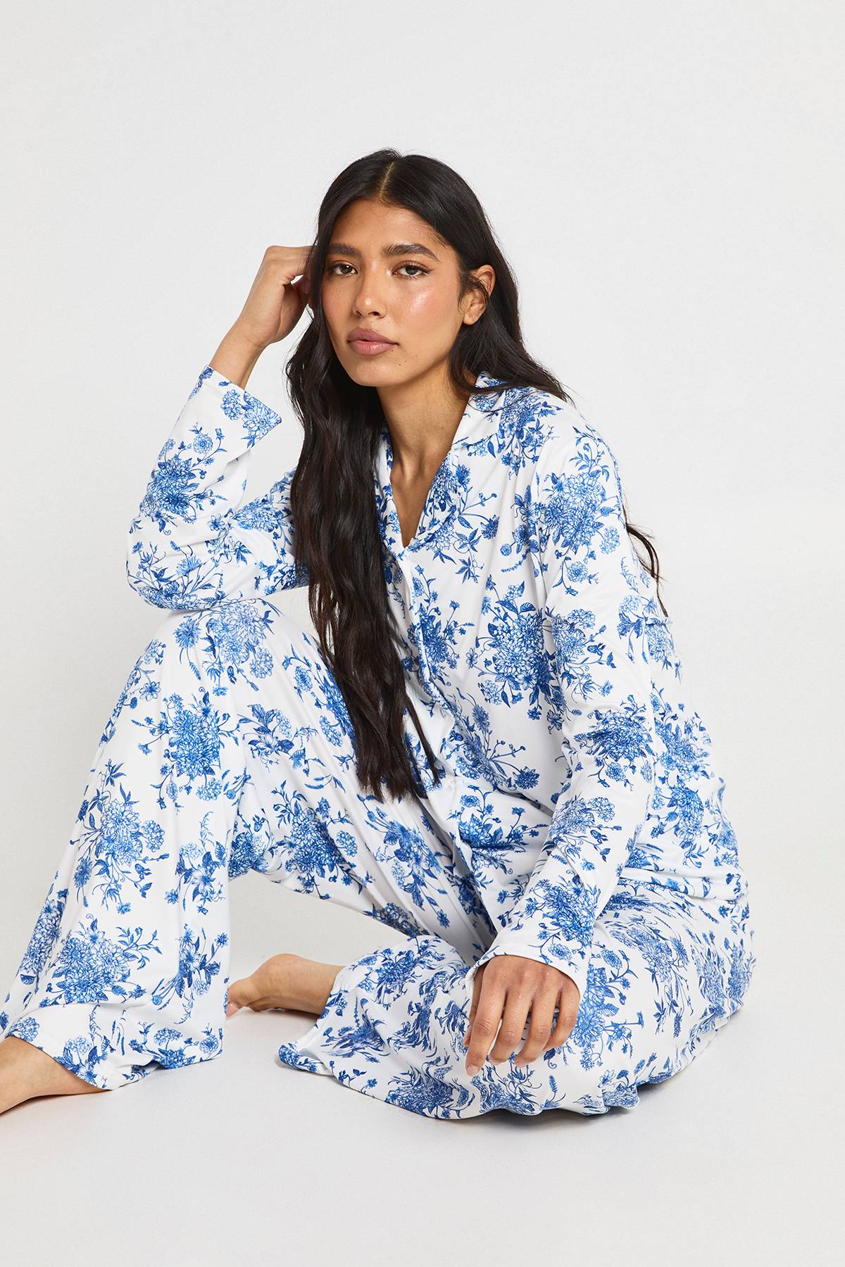 boohoo Ensemble Pyjama Tall Chemise À Manches Longues Et Pantalon À Imprimé Fleuri