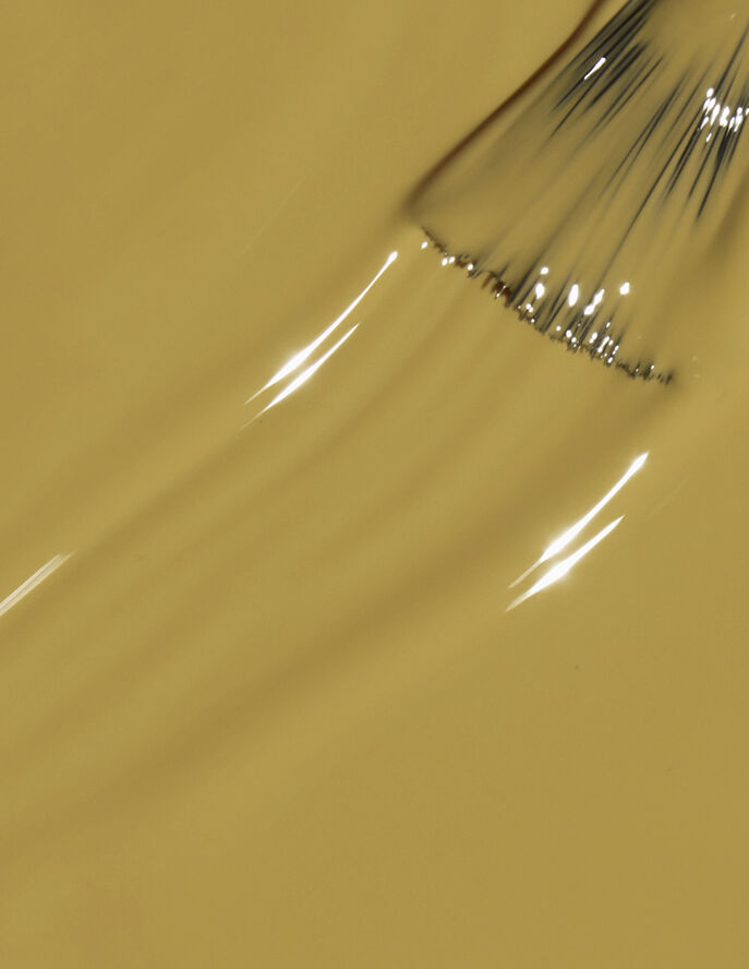 OPI IS - OCHRE THE MOON