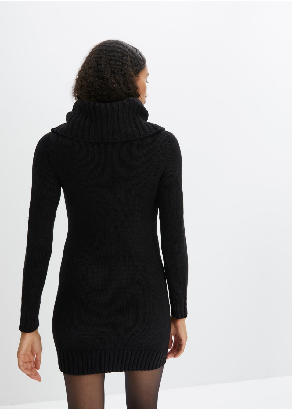 Robe en maille à col roulé et poches plaquées