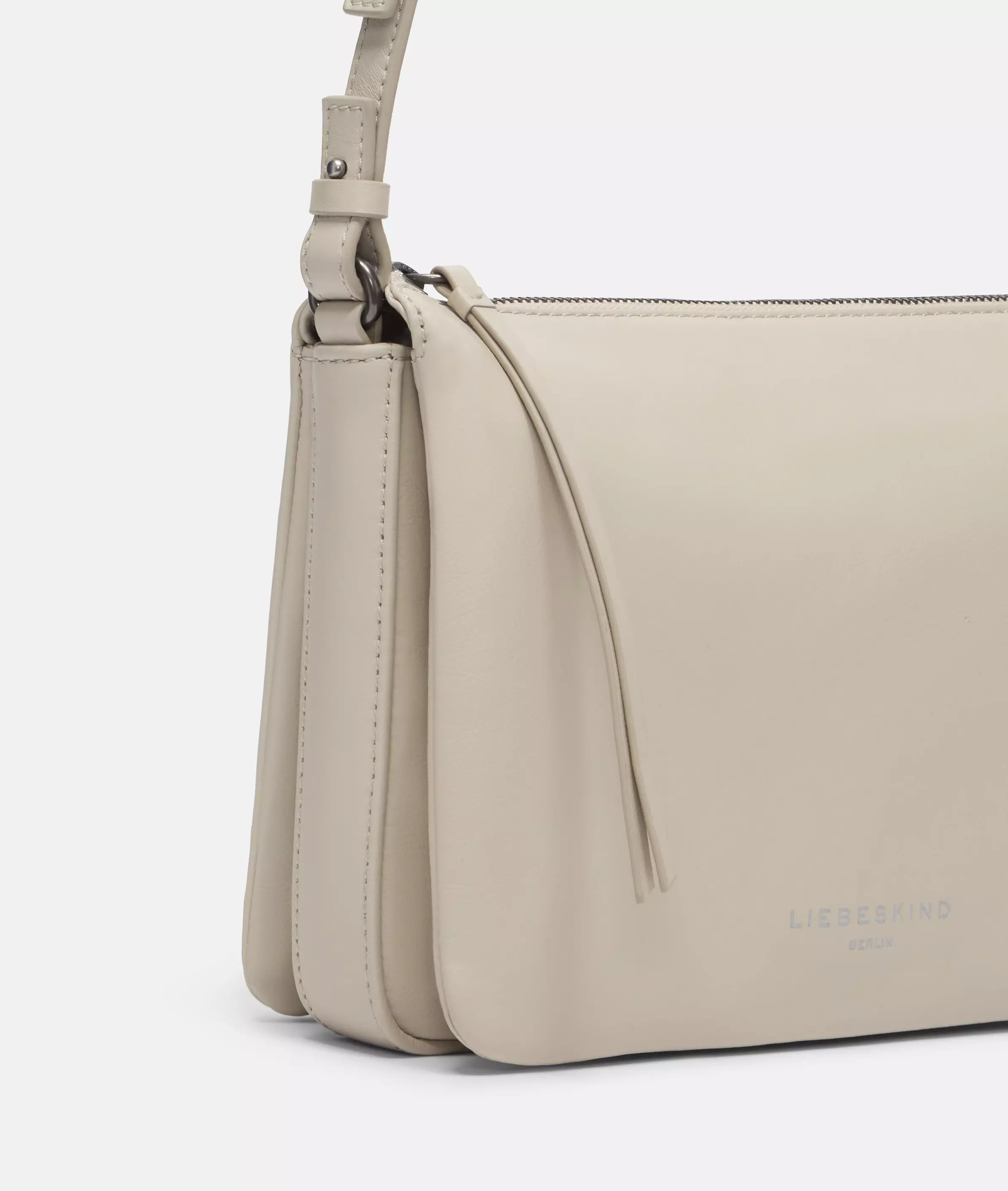Crossbody Spacious crossbody bag made from soft sheepskin
