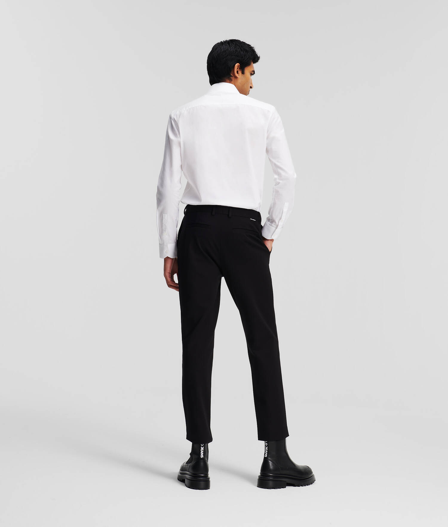 PANTALON EN PUNTO À LA COUPE CLASSIQUE