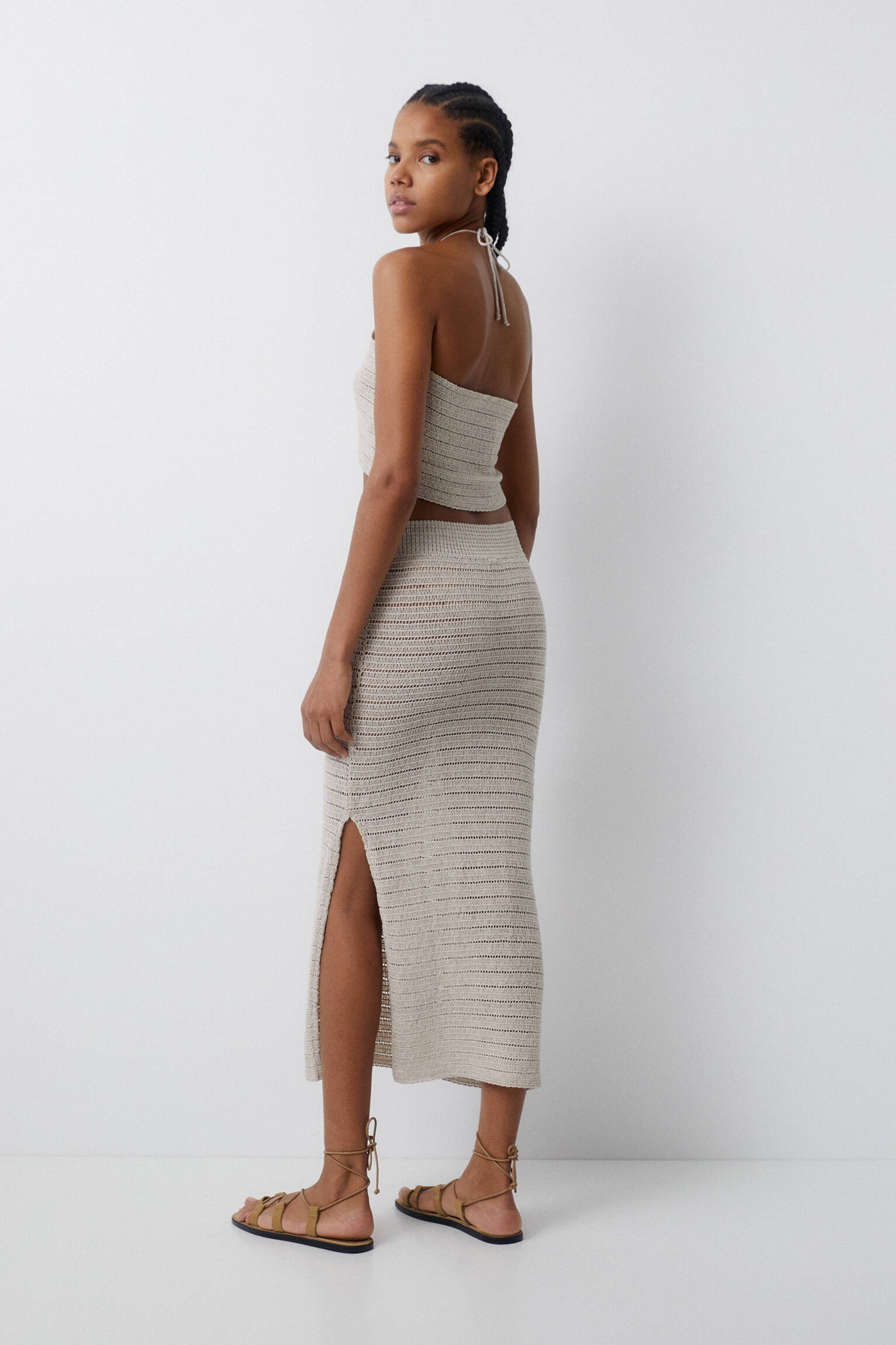 Top cropped de crochê com alças no pescoço - corda