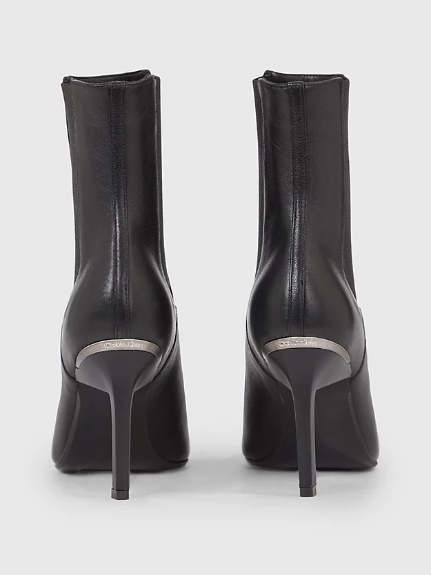 Botas de tornozelo em couro com salto agulha